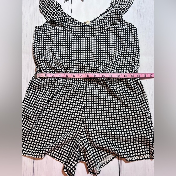 2/$20 Sale Roxy Romper - Picture 5 of 6